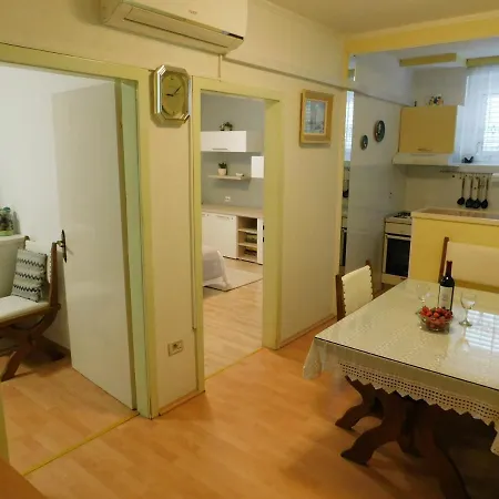 Apartment Doni *