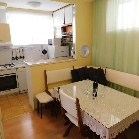 Apartment Doni *